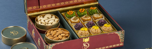 The Wedding Invitation Hampers Everyone Wants to Imitate