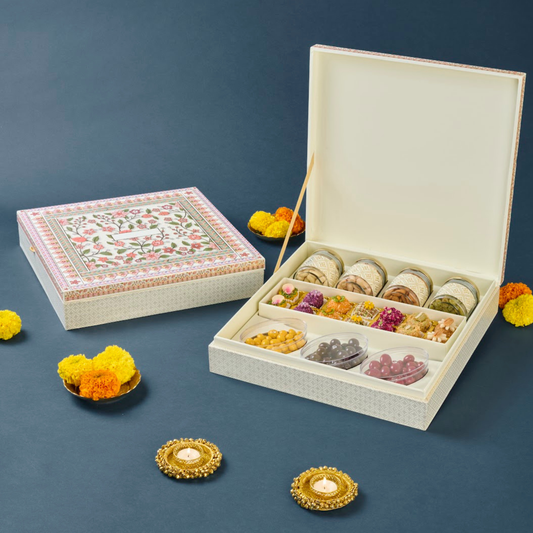 High-end-tea-and-snack-gift-box-with-premium-munch-mix 